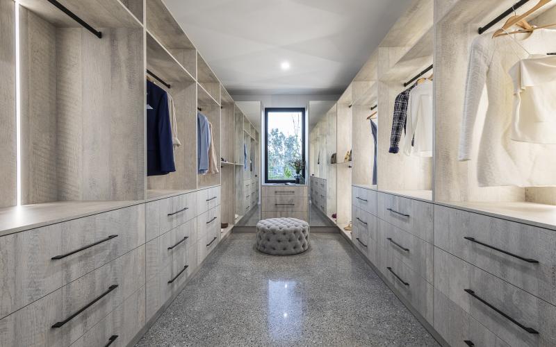 walk-in wardrobe